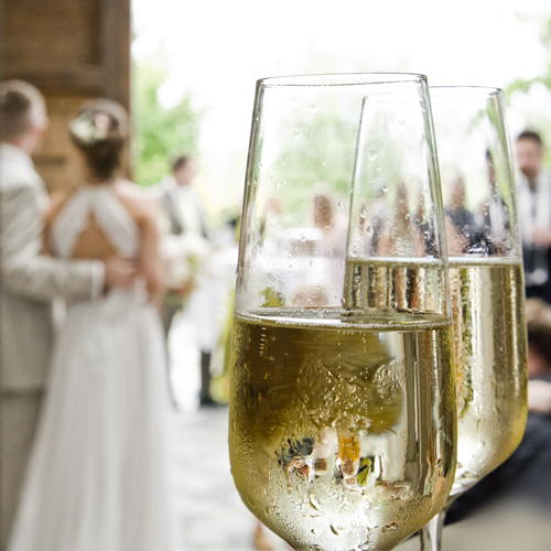 Hofcafe Volker Hochzeit Brautpaar Sekt